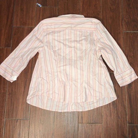 Liz Lange Maternity for Target Pink Buttondown Top - Picture 4 of 6